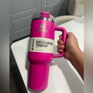 Stanley Tumbler Quencher H2.0 40oz Hot Pink Camelia
